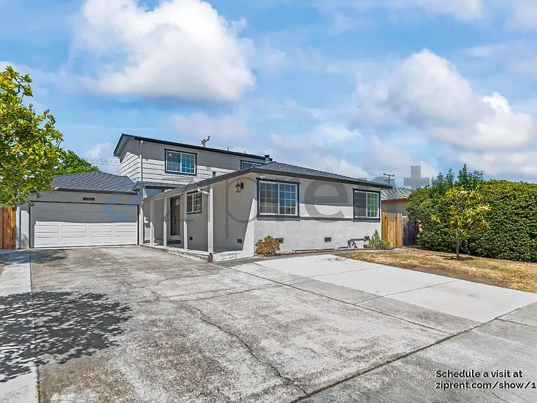 4726 Armour Dr — Photo 2