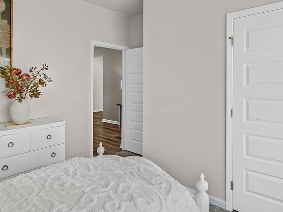 4th image of 1438 Eidson St