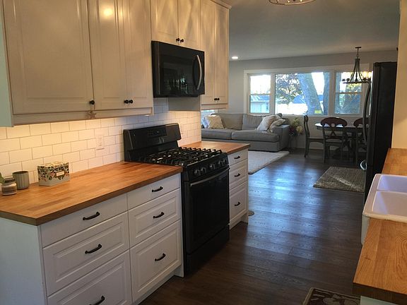 2nd image of 3525 Emerald Dr