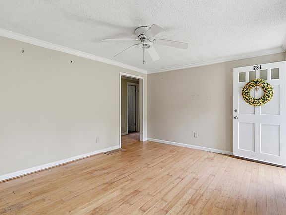 3rd image of 231 Ford Ln