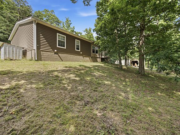 3rd image of 40 Black Mountain Rd