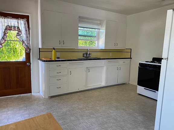 5th image of 3765 Birch St