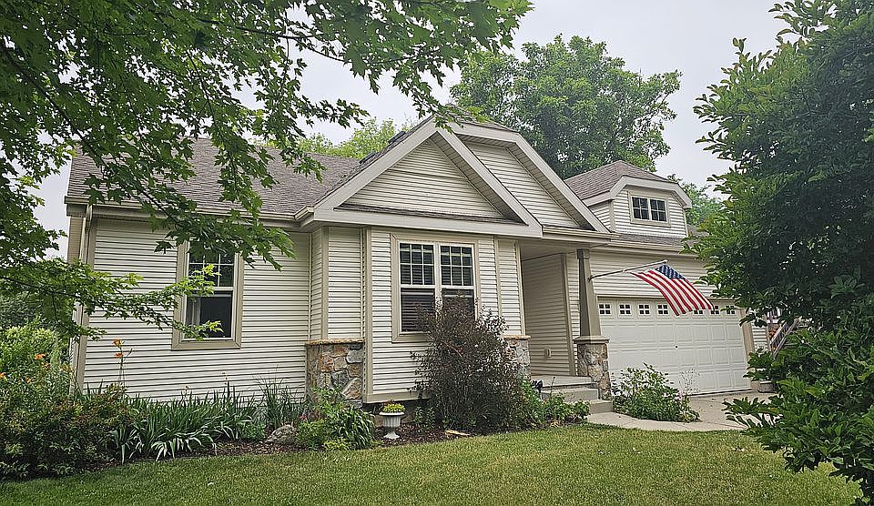 1st image of 351 Brewster Dr