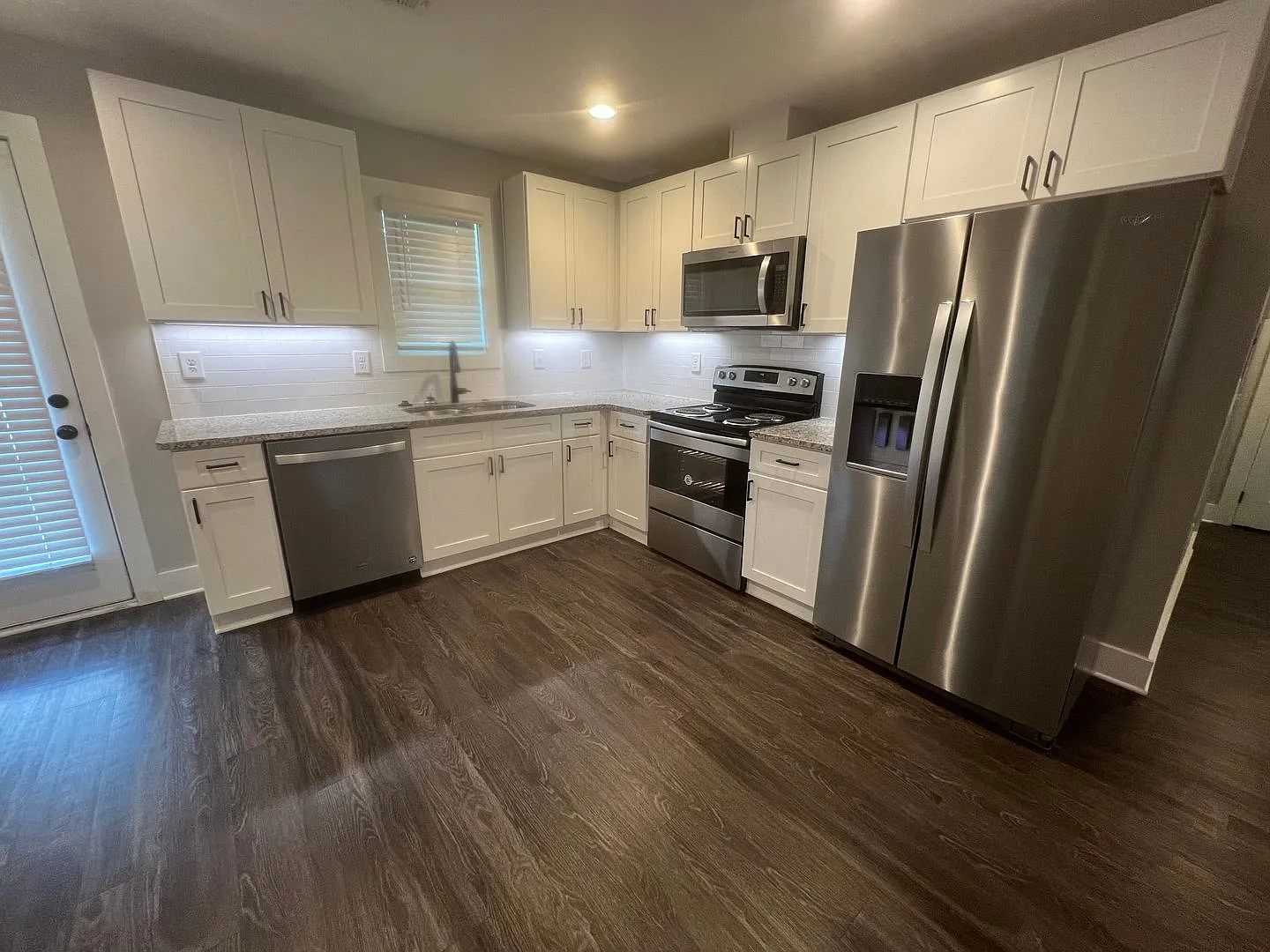 526 Hudson Terrace — Photo 3