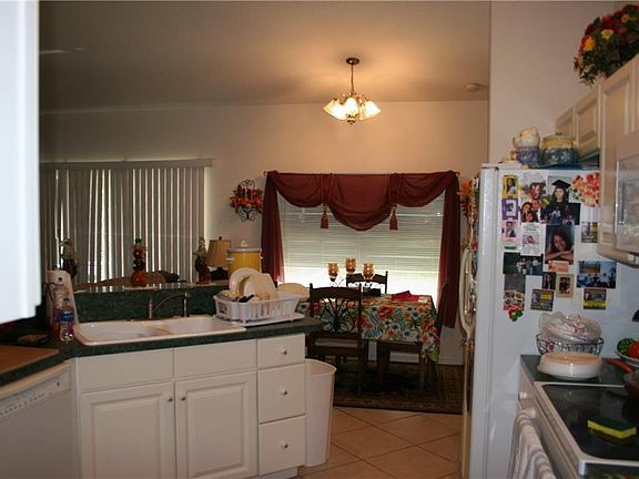4th image of 514 NW Azalea Ave