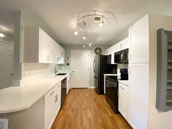 4th image of 4924 Bluffton Pkwy #206