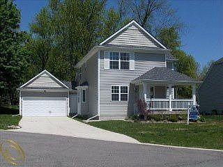 5th image of 372 Newton Ct