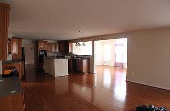 3rd image of 9410 Laurel Oak Dr