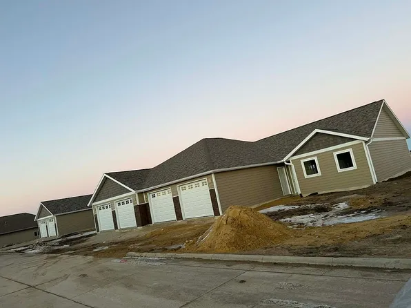 1124 Canterbury St, Cresco, IA 52136