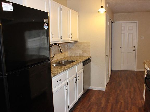 5th image of 826 Hawthorne Dr