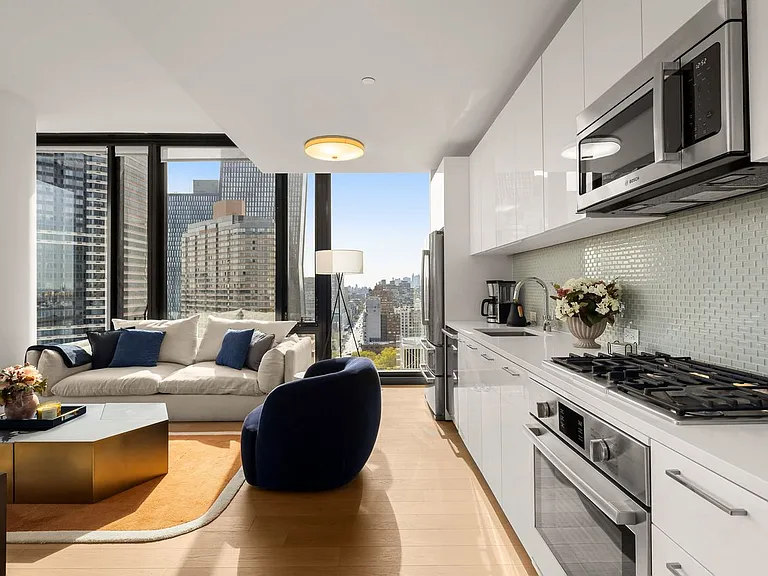 685 1st Ave #21-C — Photo 16