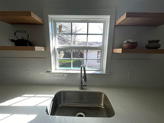 5th image of 1305 Hobson Ave