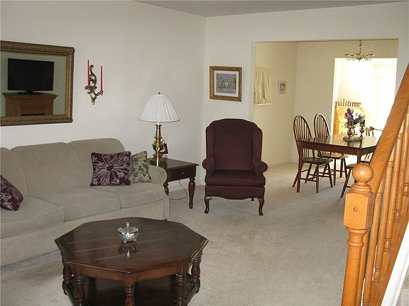 5th image of 4 Hamlin Dr
