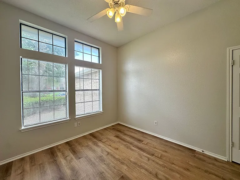 607 Hogan Dr — Photo 22