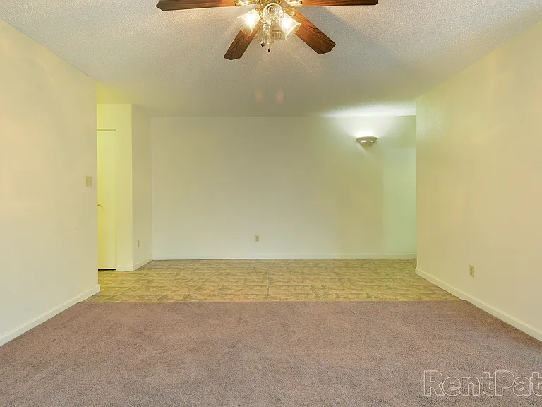 Jefferson Square Apartments — Photo 26