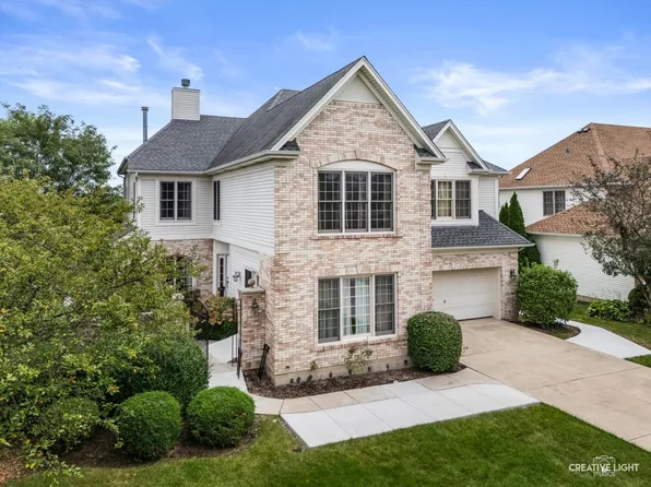 527 Mallard Point Dr, North Aurora, IL 60542