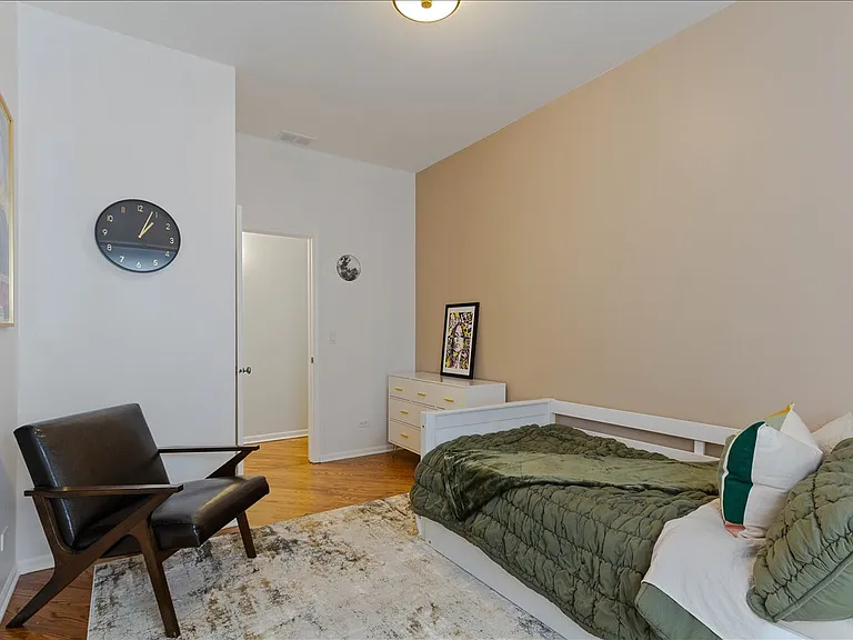 7028 N Ridge Blvd #2S — Photo 13