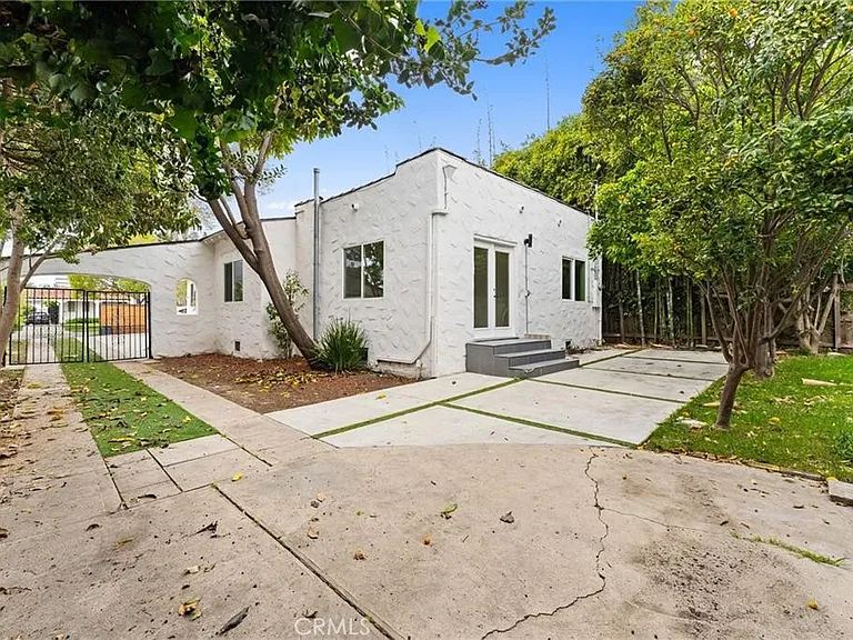 2216 Veteran Ave — Photo 17