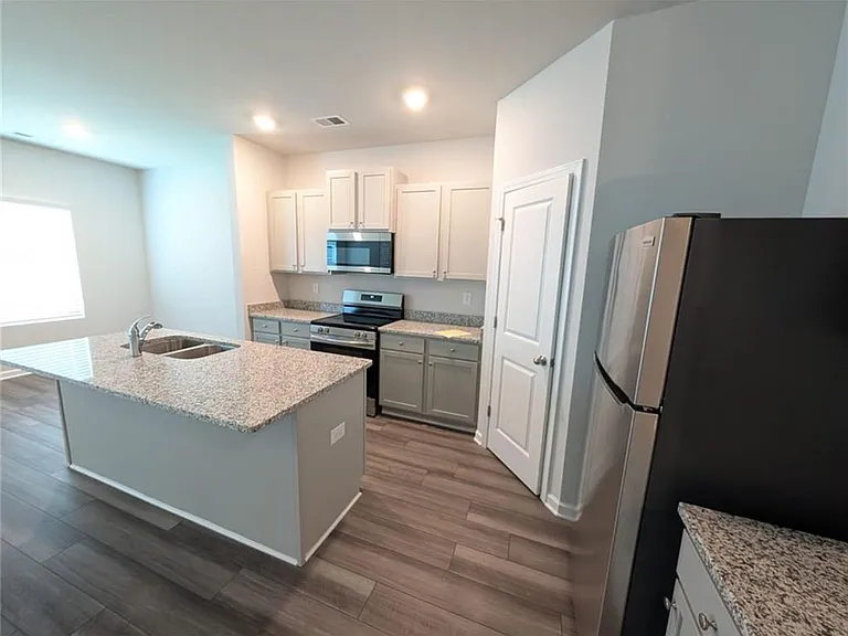 108 Brexley Dr — Photo 2