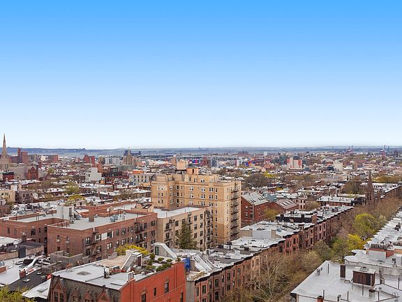 3rd image of 10 Plaza St E APT 15B