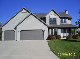 408 Hickory Dr, Fredonia, WI 53021