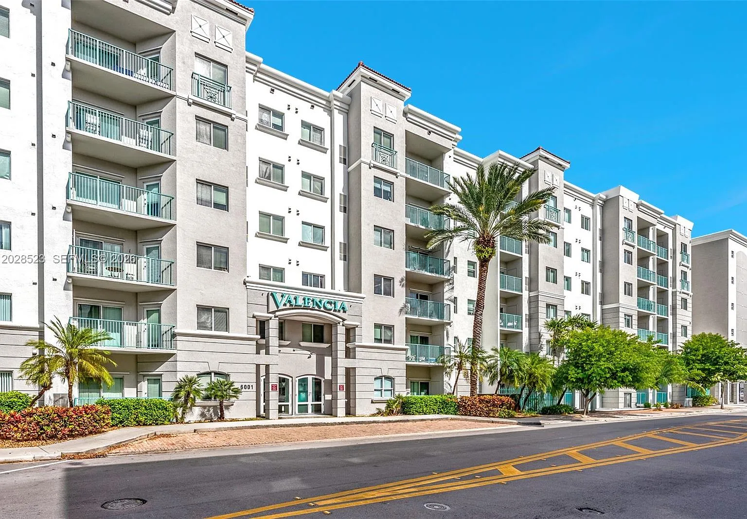 Valencia Condo — Photo 2