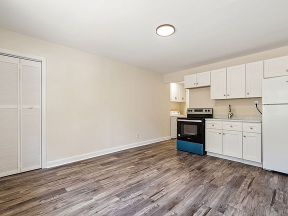3rd image of 114 Estes Dr #C