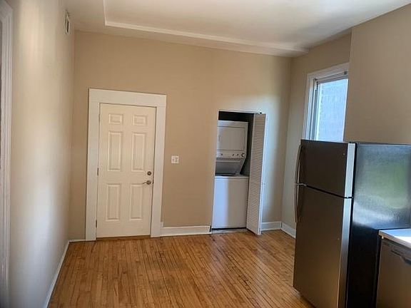 4th image of 2048 W Division St #2