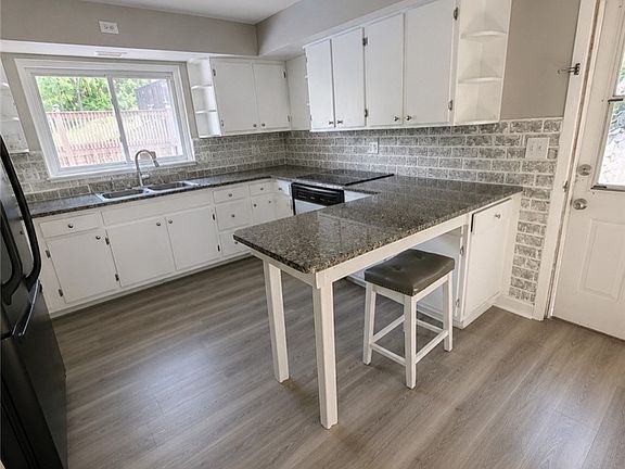 5th image of 4013 Ridgemont Dr