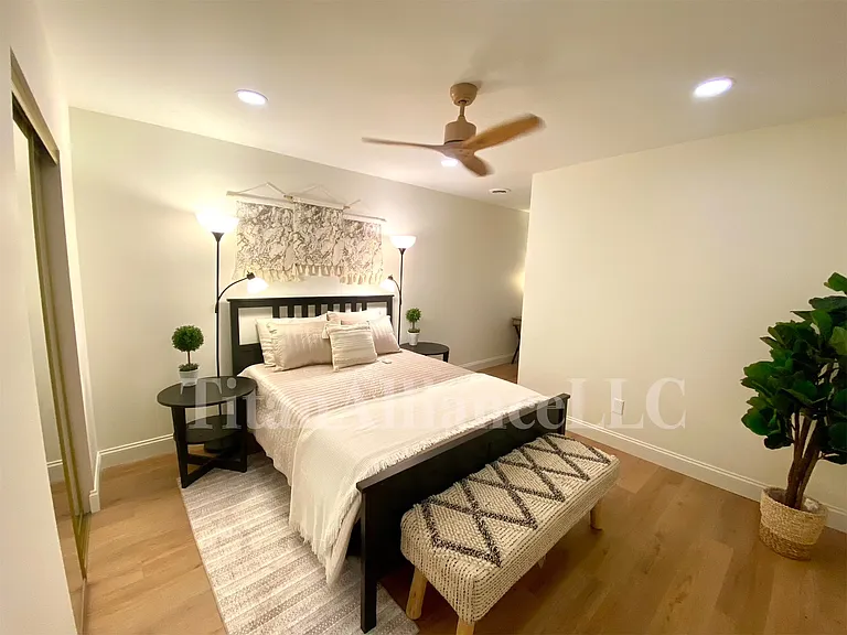 Middle Bedroom - Queen Bed and an Office