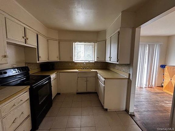 4th image of 305 10th Avenue
