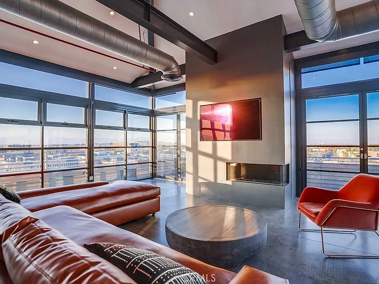 100 W 5th St #Penthouse 9B — Photo 31