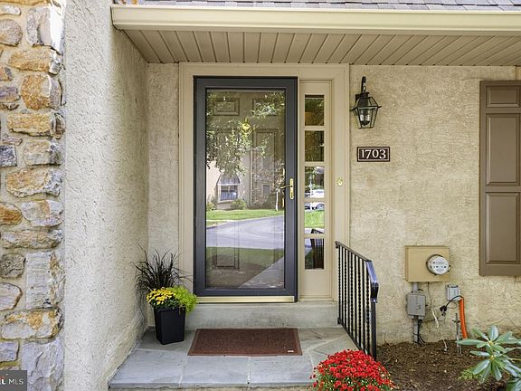 3rd image of 1703 Weatherstone Dr