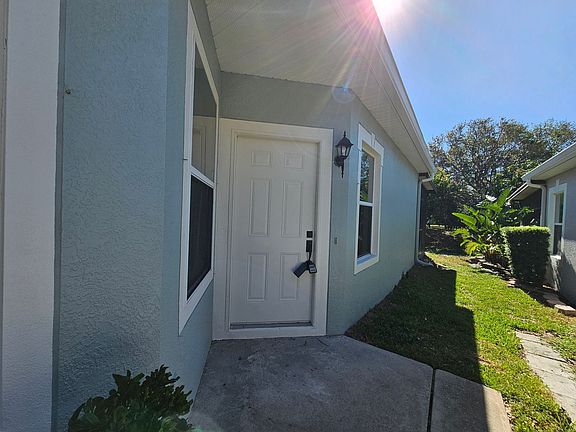 3rd image of 6915 Surrey Oak Dr