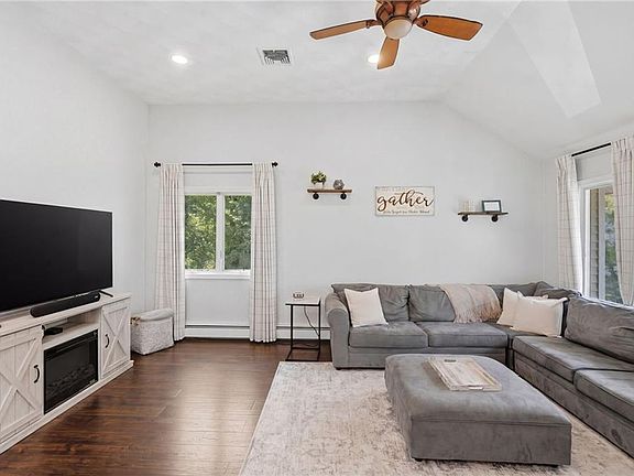 4th image of 20 Stony Ln #2