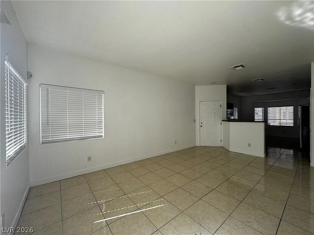 3 bed, 2.5 bath, 1412 sqft, $1,795 — Photo 4