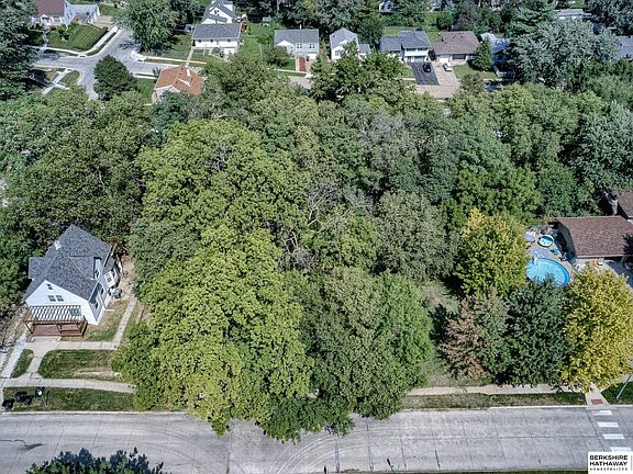 2nd image of 6642 Binney St