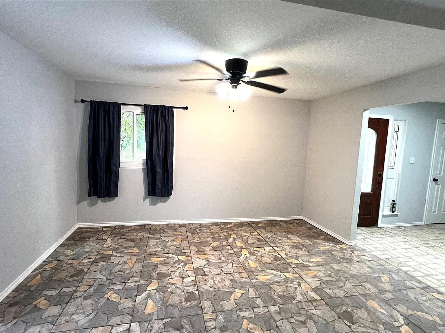 4 bed, 2.5 bath, 3310 sqft, $2,600 — Photo 3