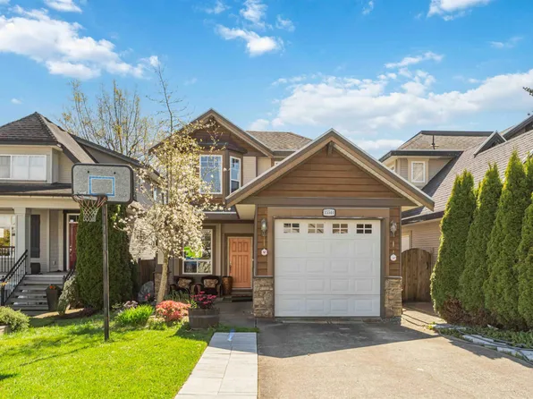 15544 Russell Ave, White Rock, BC V4B 2R3