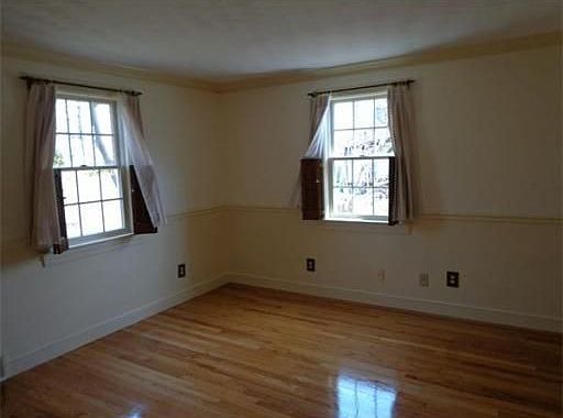 5th image of 28 Cherry Ln