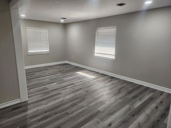 3rd image of 1810 Rose St