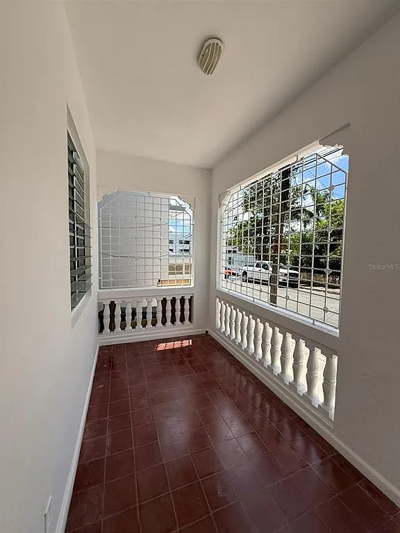 3 bed, 1.0 bath, 1150 sqft, $2,100 — Photo 3