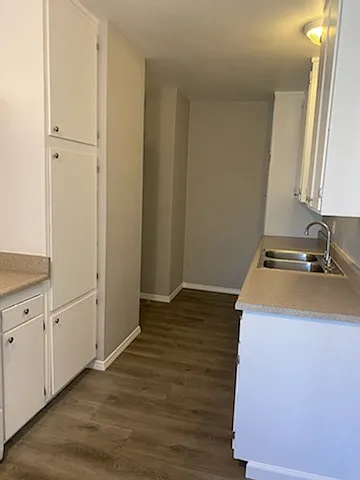 603 W Bellevue Dr #F — Photo 4