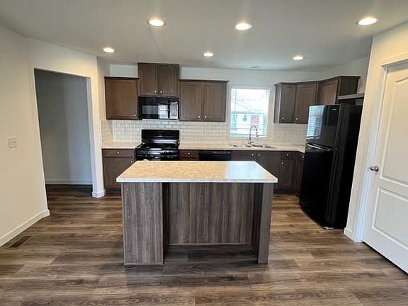 2nd image of 250 SE Laurel St #2323
