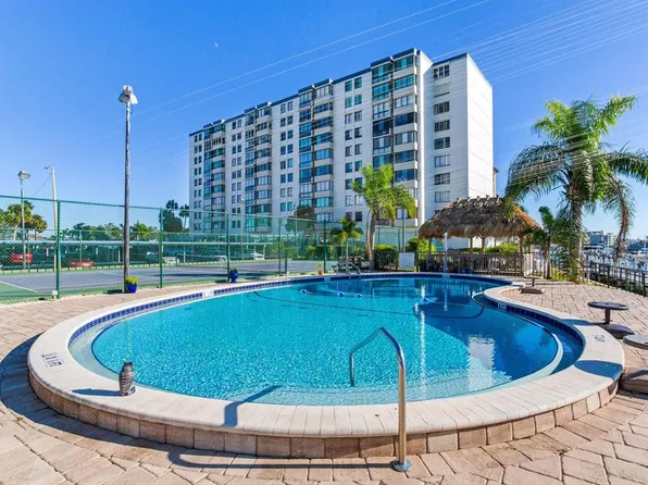 660 Island Way APT 306, Clearwater, FL 33767