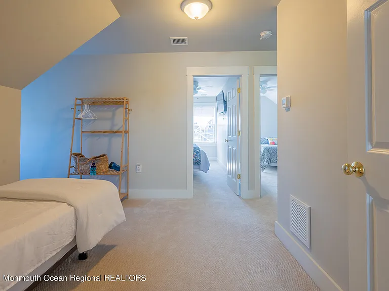128 Park Ave — Photo 22