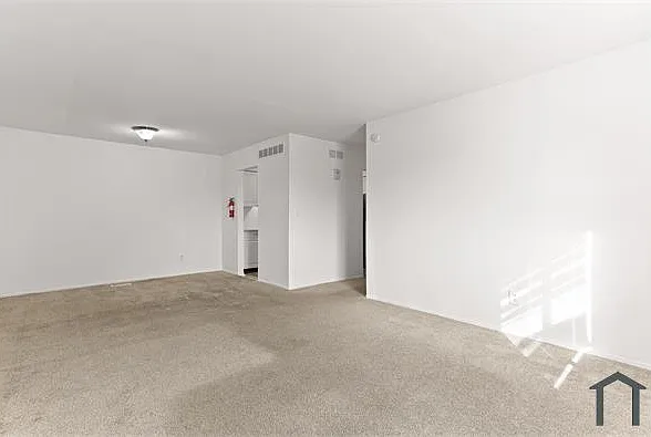 3 bed, $1,799 — Photo 2