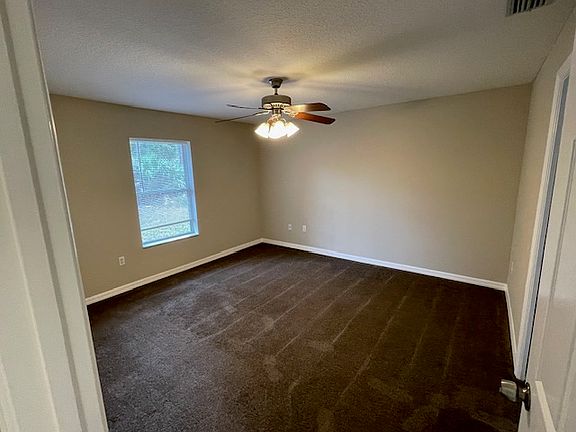 4th image of 5 Ryall Ln #B
