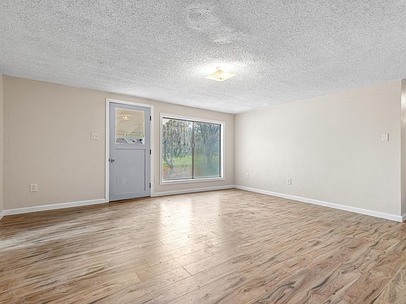 5th image of 180 Long Acres Rd