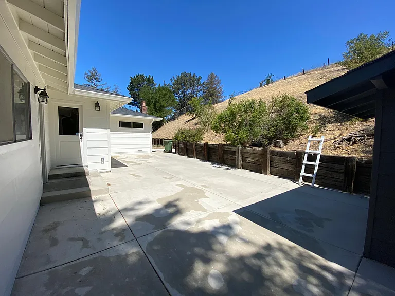 3156 Lucas Dr — Photo 18